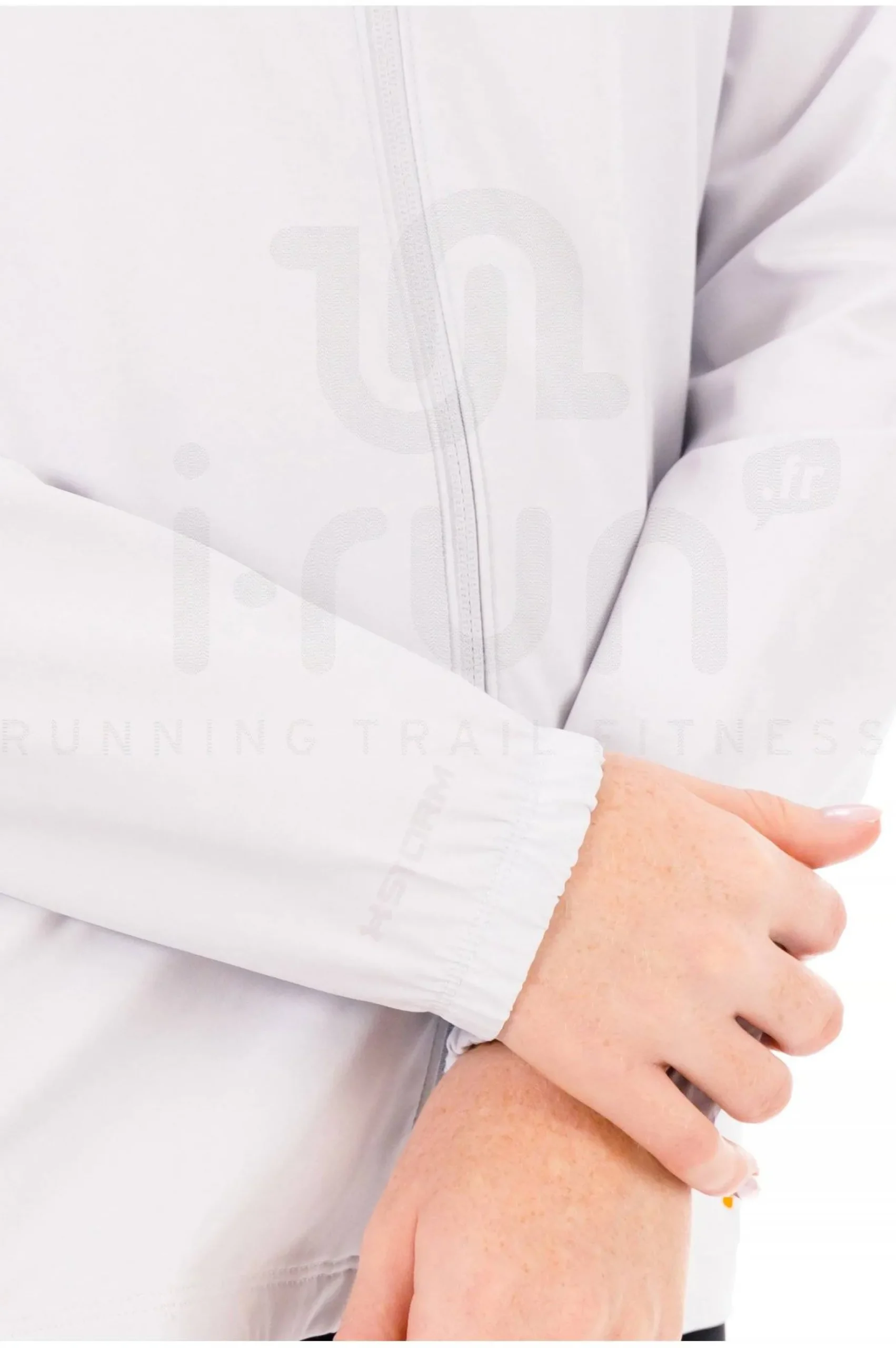 Outrun The Storm femme